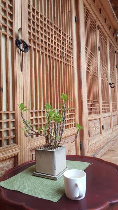 Namhyundang - Hanok Korean Traditional House Сеул Экстерьер фото