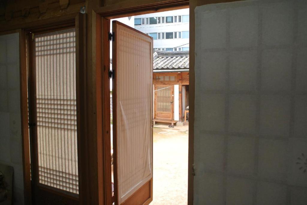 Namhyundang - Hanok Korean Traditional House Сеул Экстерьер фото