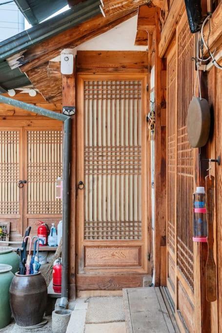 Namhyundang - Hanok Korean Traditional House Сеул Экстерьер фото