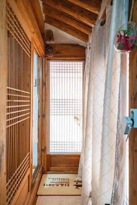 Namhyundang - Hanok Korean Traditional House Сеул Экстерьер фото