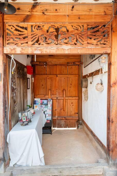 Namhyundang - Hanok Korean Traditional House Сеул Экстерьер фото