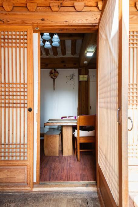 Namhyundang - Hanok Korean Traditional House Сеул Экстерьер фото